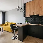 Aparthouse Fabryczna Apartment