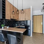 Aparthouse Fabryczna Apartment