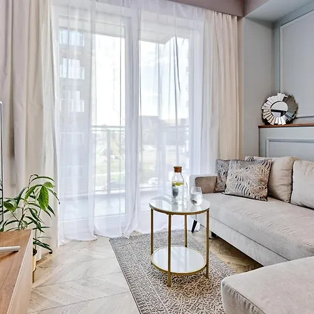 Aparthouse Fabryczna Apartment *